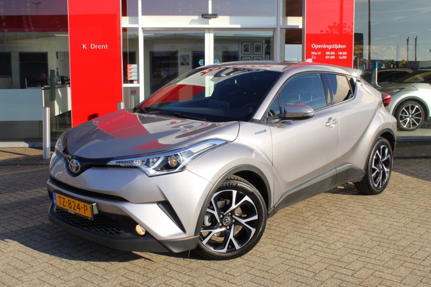 Toyota C-HR - 1.8 Hybrid Dynamic | Trekhaak Afneembaar | Navi | Stoelverwarmin - AutoWereld.nl