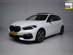 BMW 1-serie - 118i 140PK SPORTLINE ORG.NED / PANORAMADAK / NAP / LED / DIGITALE TELLERS / CARPLAY / SFEE