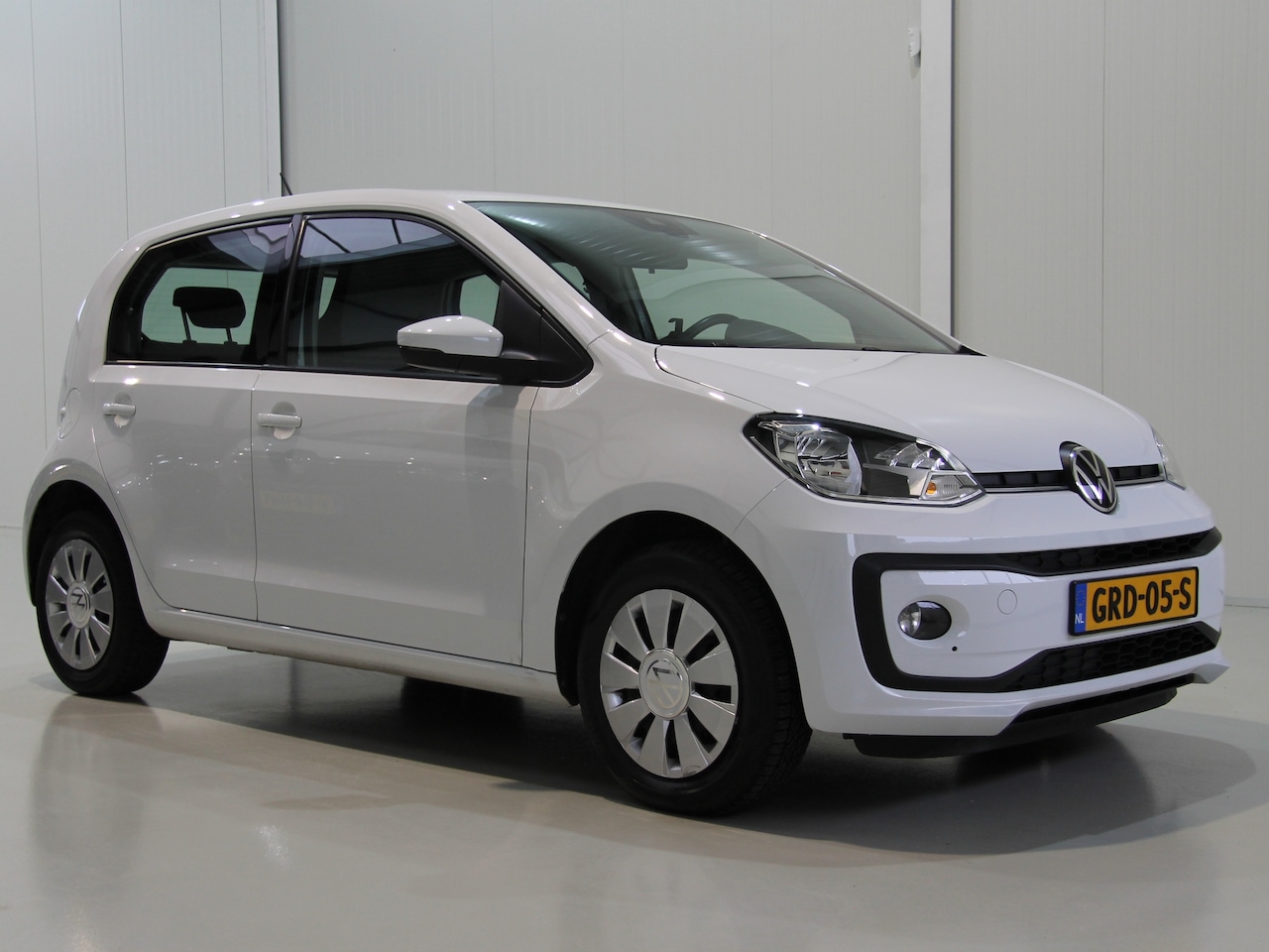 Volkswagen Up! - 1.0 BMT move up! Cruise | Apps | Camera - AutoWereld.nl