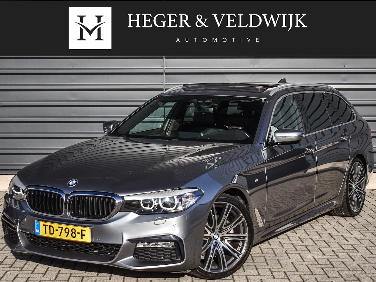 BMW 5-serie Touring - 520i HIGH EXECUTIVE | M-SPORT | PANORAMADAK | COMFORT ACCESS | COMFORT SEATS | AMBIANCE IN - AutoWereld.nl