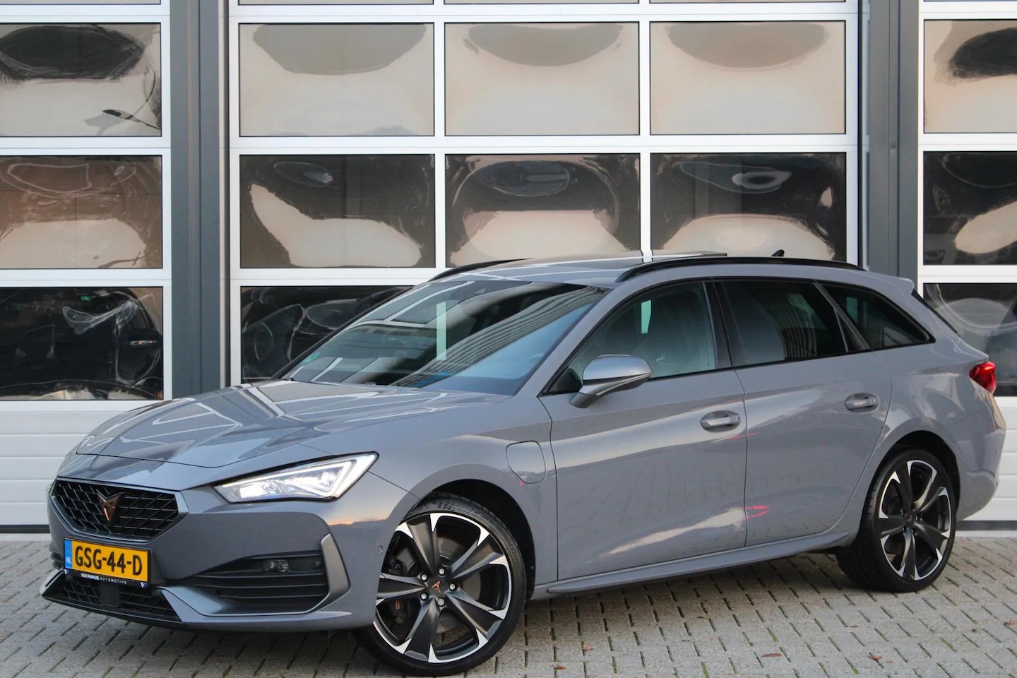 CUPRA Leon Sportstourer - 1.4 e-Hybrid 245PK | Pano | Leder | Memory - AutoWereld.nl