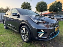 Kia e-Niro - EXECUTIVELINE 64KWH/3FASE/WARMTEPOMP/ACARPLAY/LEER/LED/XENON/GARANTIE