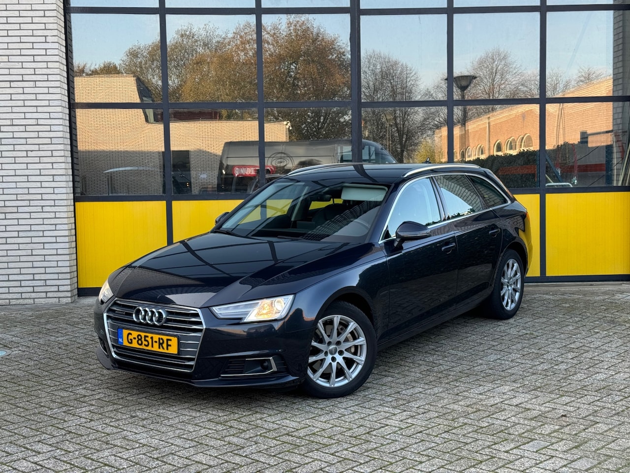 Audi A4 Avant - 2.0 TDI quattro Trekhaak, 4 seasen banden, leer & Led verlichtingDesign Pro Line Plus - AutoWereld.nl