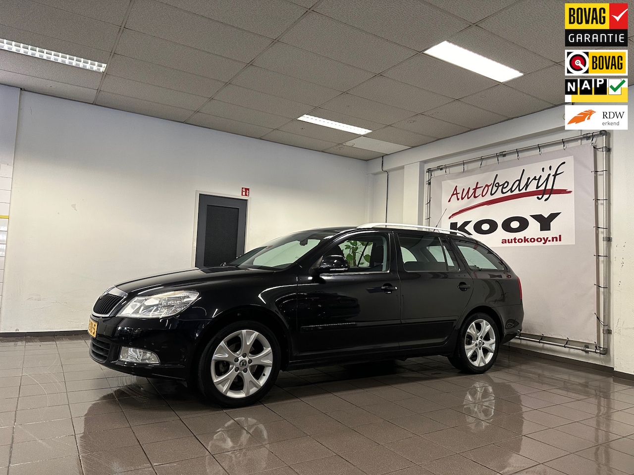 Skoda Octavia Combi - 1.4 TSI Elegance * Automaat / Navigatie / Trekhaak / LM Velgen / NL Auto * - AutoWereld.nl