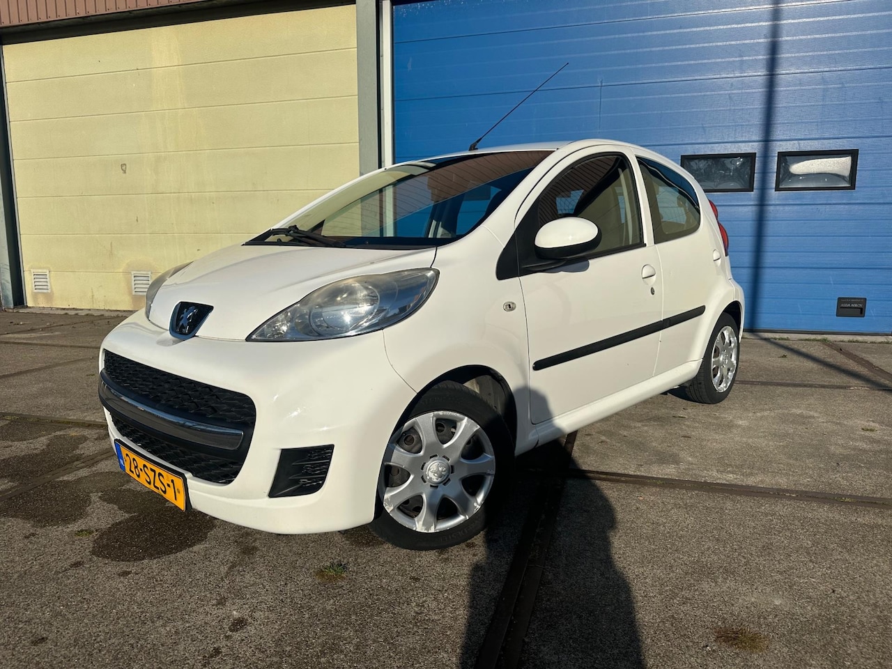 Peugeot 107 - 1.0-12V XS Airco! 5-DRS! WIT! 2012 - AutoWereld.nl