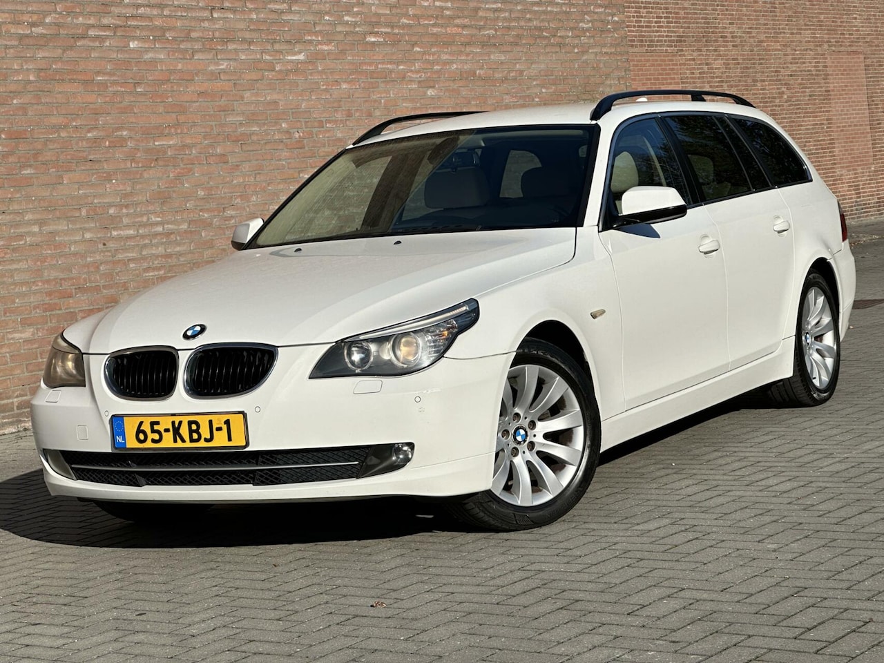 BMW 5-serie Touring - 520I Executive LCI - Leder - Navi - Automaat - AutoWereld.nl