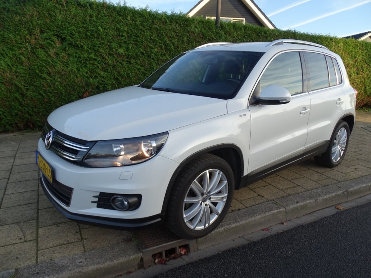 Volkswagen Tiguan - 1.4 TSI SPORTenSTYLE-Automaat-Blth-Navi-Cam-Cruise-Trkh - AutoWereld.nl