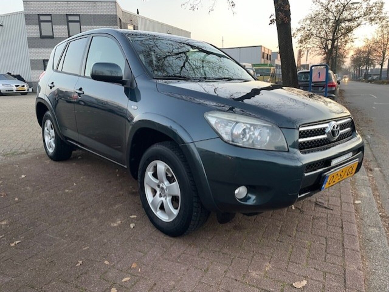 Toyota RAV4 - 2.2 D-CAT Executive Airco/ECC,Navi,Camera,Leder - AutoWereld.nl