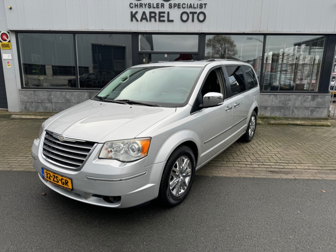 Chrysler Grand Voyager - 3.8 V6 Limited 3.8 V6 Limited - AutoWereld.nl