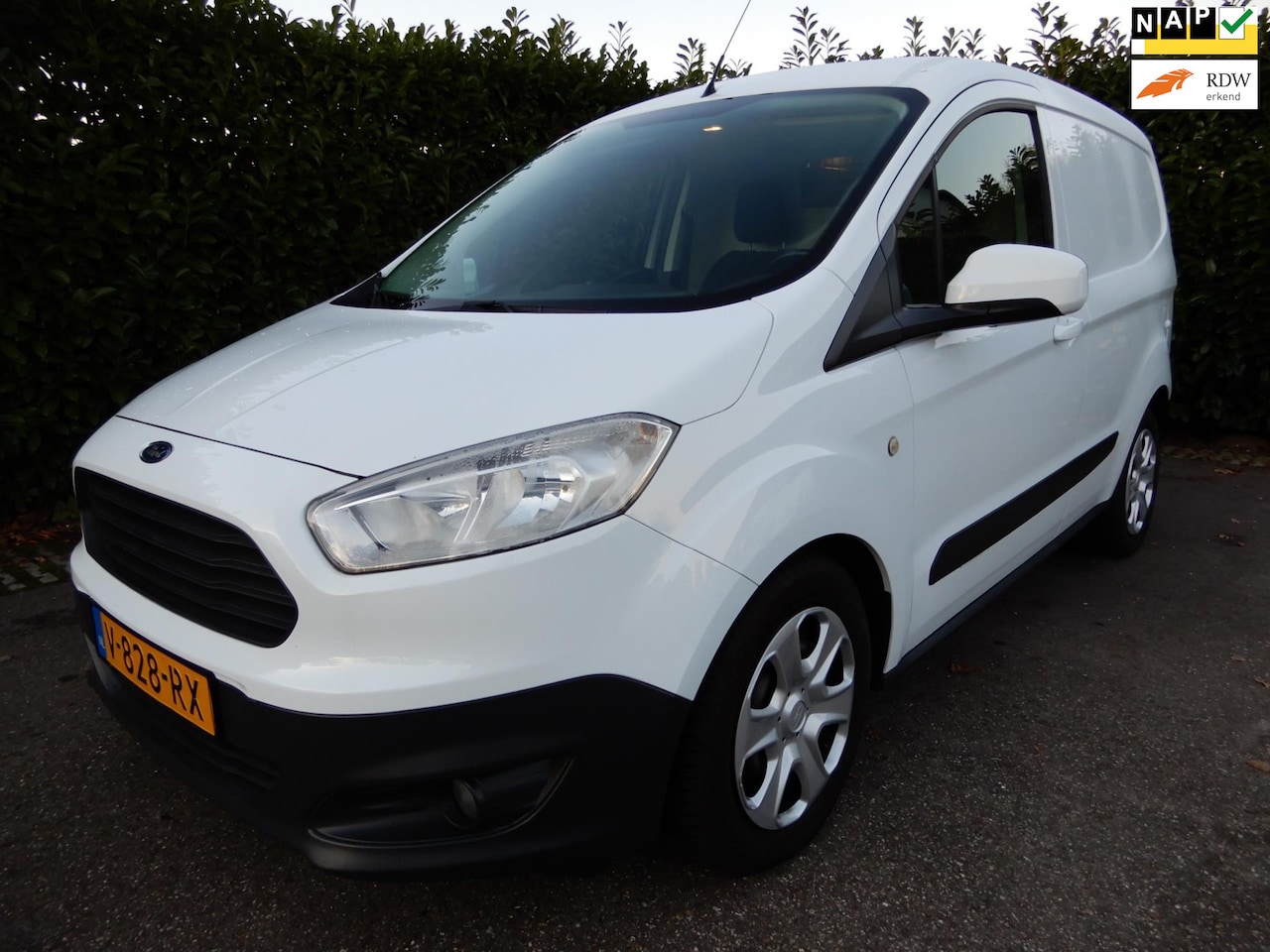 Ford Transit Courier - 1.5 TDCI Trend. Origineel Nederlandse bus met NAP. - AutoWereld.nl