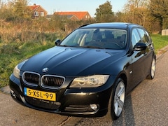 BMW 3-serie Touring - 318i High Executive Automaat ECC Audio/CD Navi Panoramadak El. pakket LMV 18" Dealeronderh