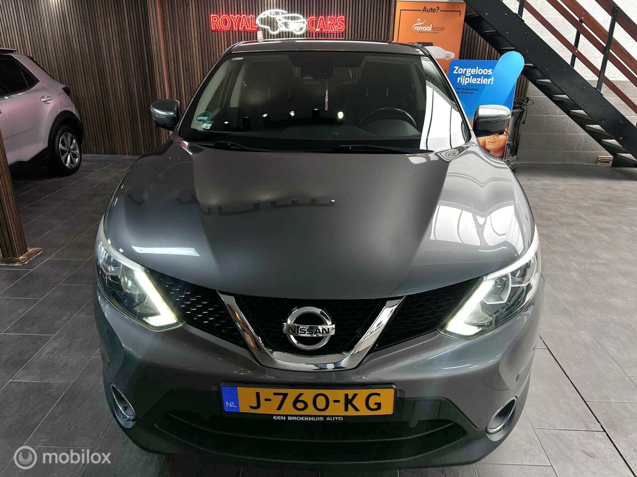 Nissan Qashqai - 1.2 Premier Edition / Lane Ass / 360 Camera - AutoWereld.nl