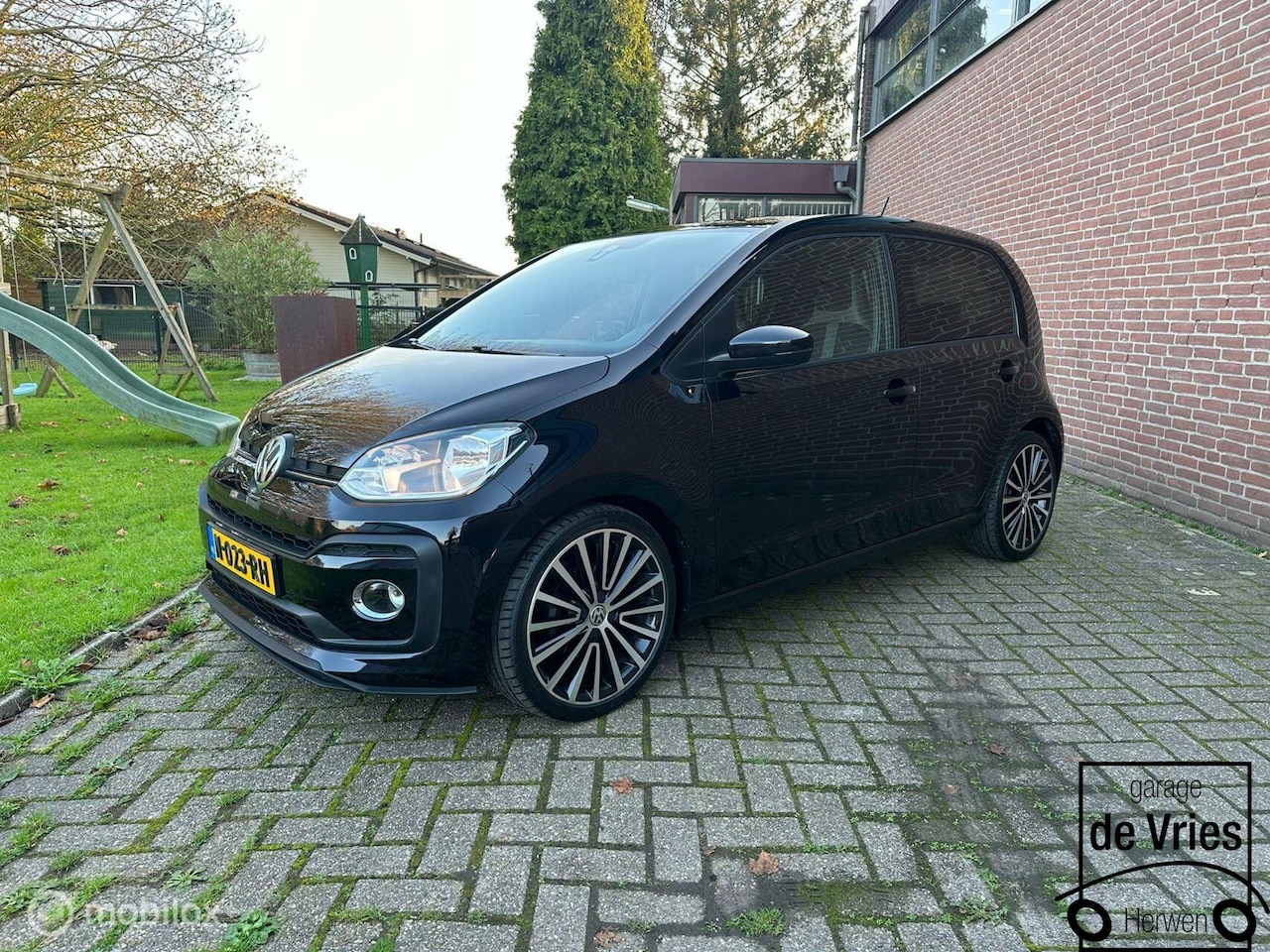 Volkswagen Up! - 1.0 TSI high up! 17''/Beats/Zwarte hemel - AutoWereld.nl