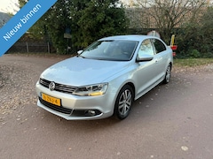 Volkswagen Jetta - 1.6 TDI High Executive Line BlueMotion