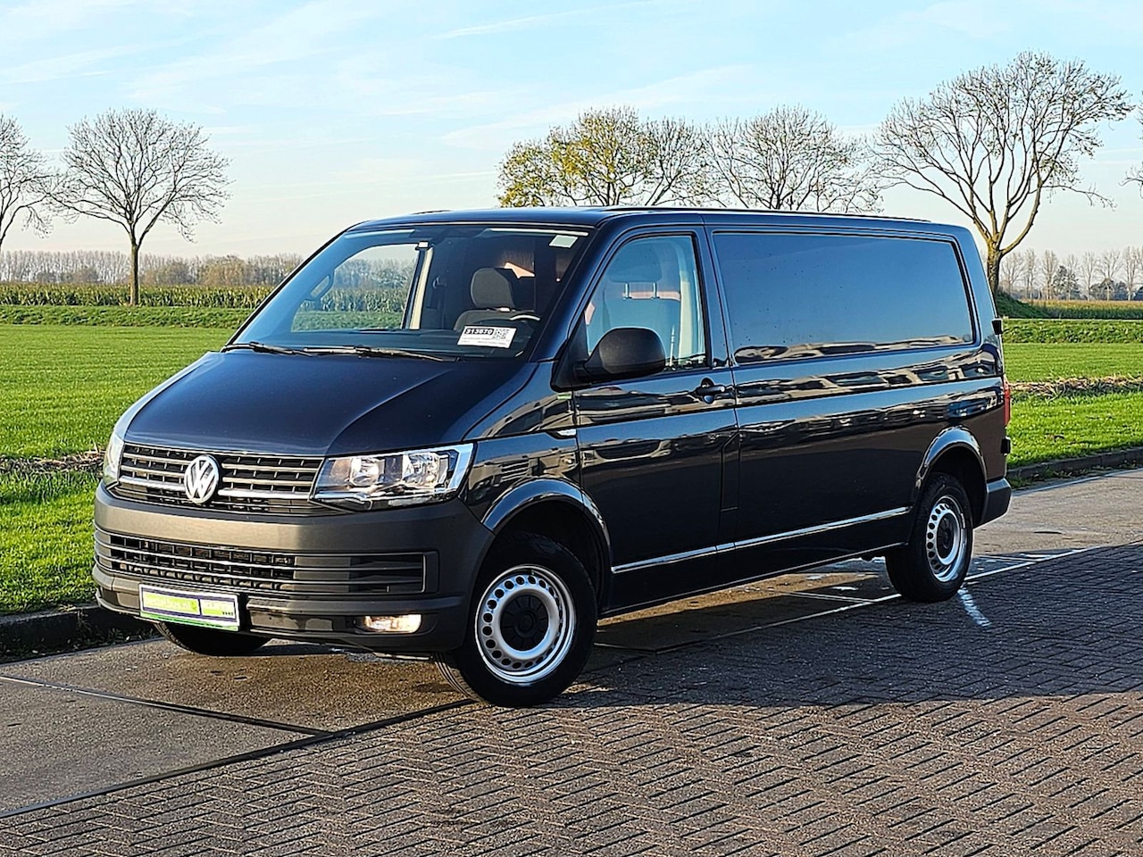 Volkswagen Transporter - 2.0 TDI L2H1 DSG aut., airco, navi, pdc, kastinrichting - AutoWereld.nl