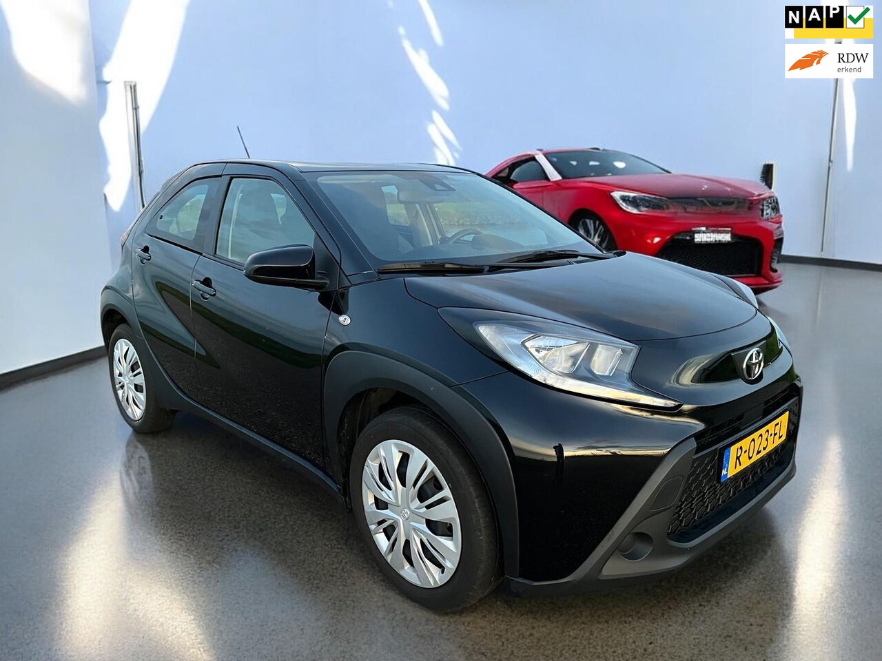 Toyota Aygo X - 1.0 VVT-i MT play* APK* NAP* Cruisecontrol* Elektrische buitenspiegels* 5deurs* Airco - AutoWereld.nl