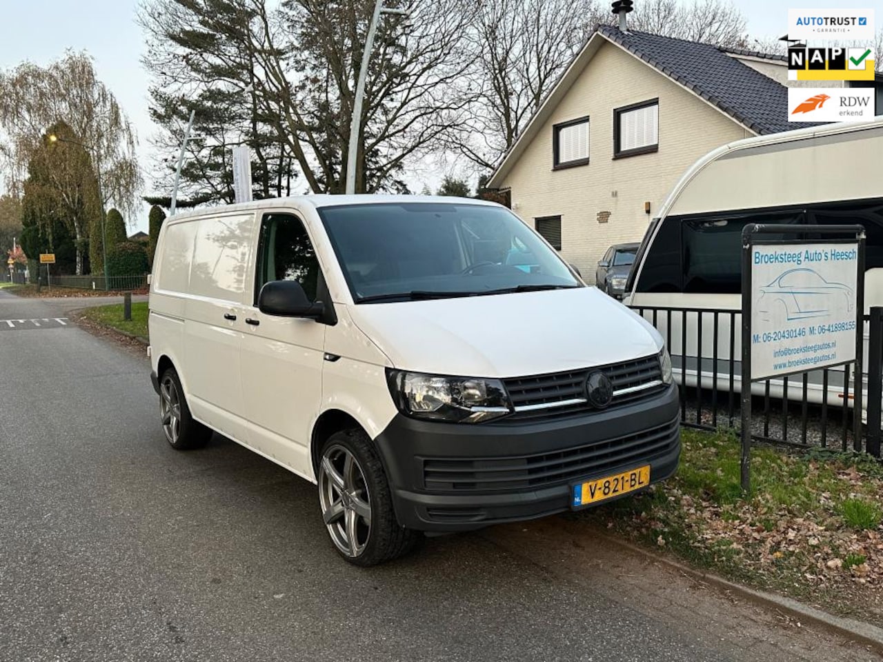 Volkswagen Transporter - 2.0 TDI L1H2 Highline Automaat/Standkachel/Deuren - AutoWereld.nl