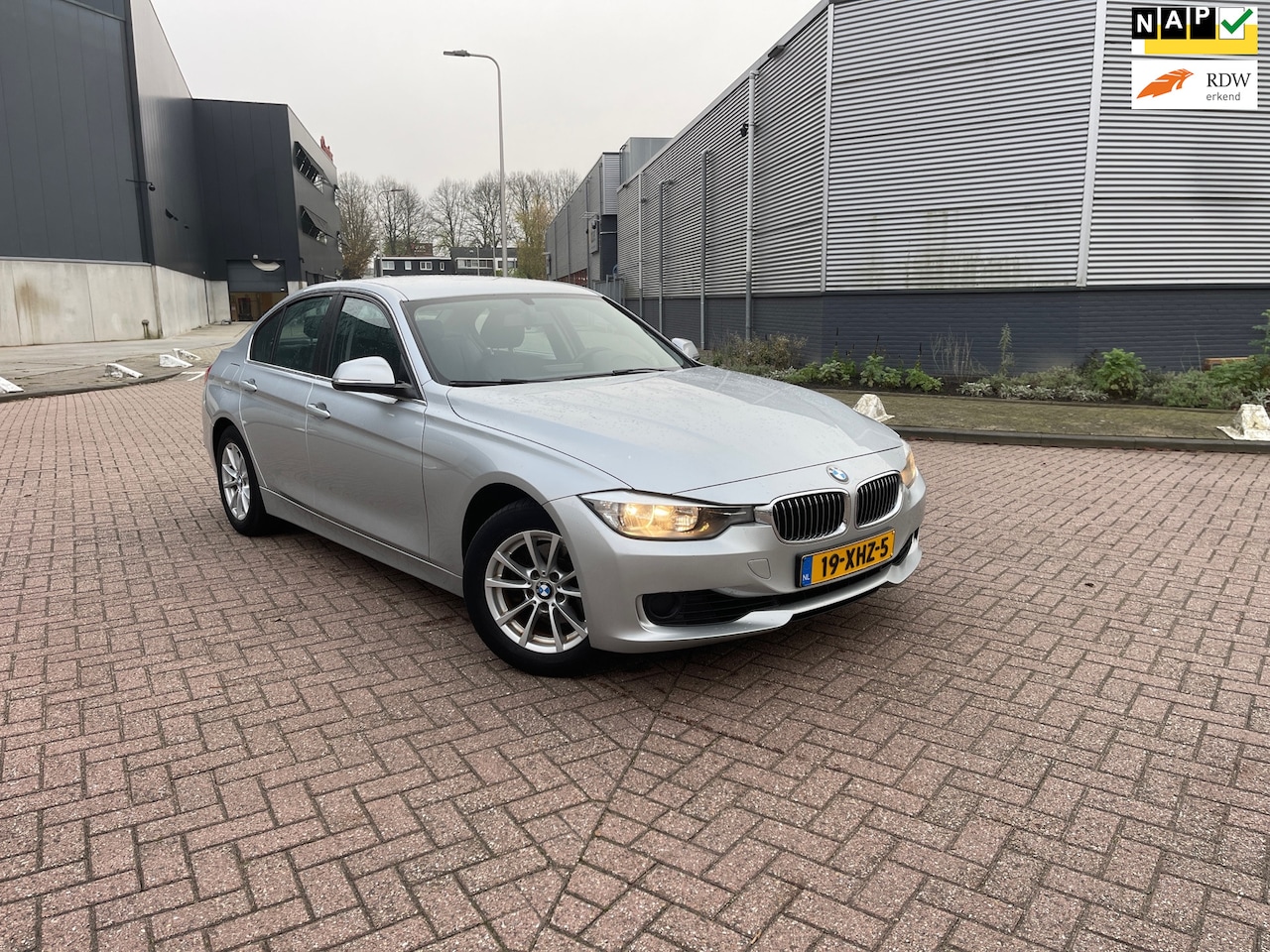 BMW 3-serie - 320i AUTOMAAT CLIMA APK LEER - AutoWereld.nl