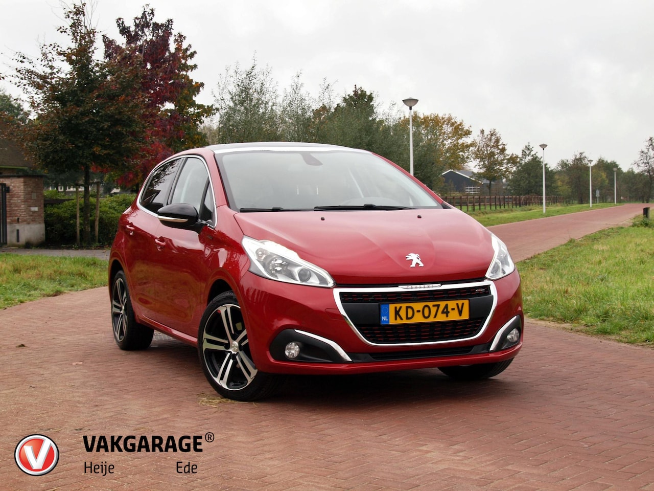 Peugeot 208 - 1.2 PureTech GT-line | Camera | Apple Carplay | Cruise Control | Glazen dak | - AutoWereld.nl