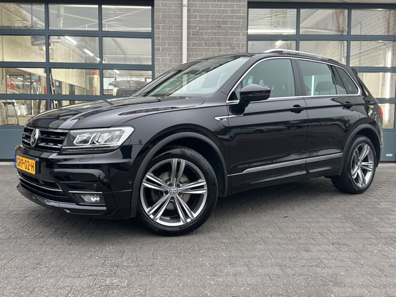 Volkswagen Tiguan - 1.5 TSI ACT Highline Business R | 2x R-Line | ELEK. TREKHAAK | - AutoWereld.nl