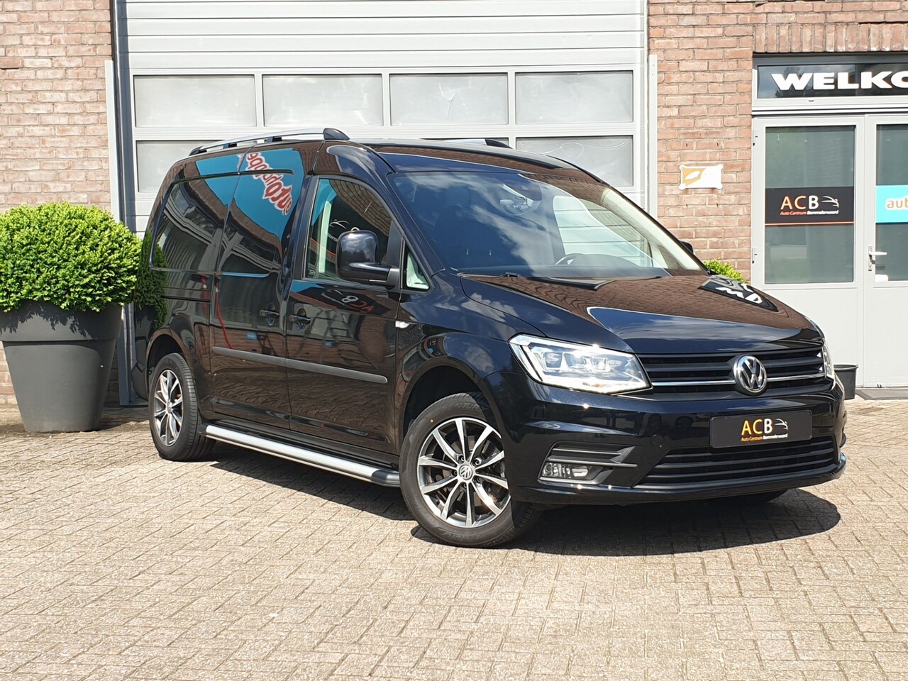 Volkswagen Caddy Maxi - 2.0 TDI L2H1 BMT Exclusive Edition "Uniek" Verlengd / Automaat / LM Velgen / 2 Schuifdeure - AutoWereld.nl