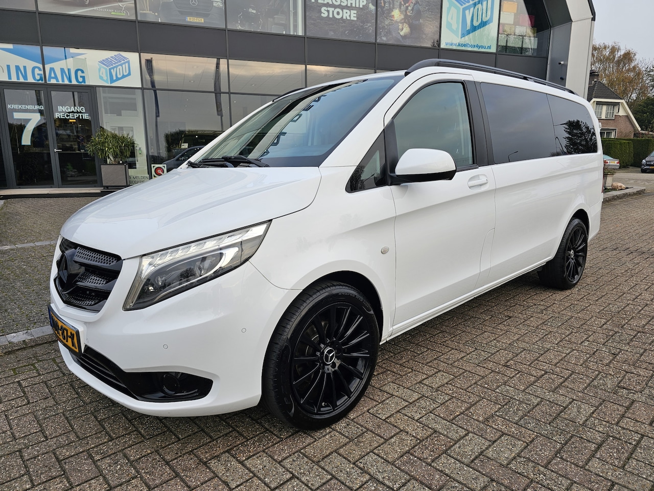 Mercedes-Benz Vito - 116 CDI Lang Dubbel Cabine Comfort Automaat * Navi * Trekhaak * LED * - AutoWereld.nl