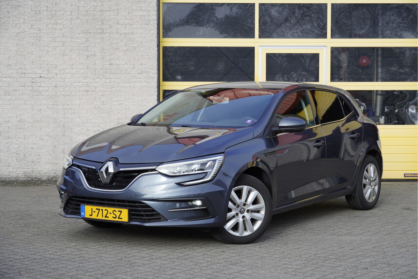 Renault Mégane - 1.3 TCe Zen BJ2020 Led | Pdc | Navi | Climate control | Cruise control | Extra getint glas - AutoWereld.nl