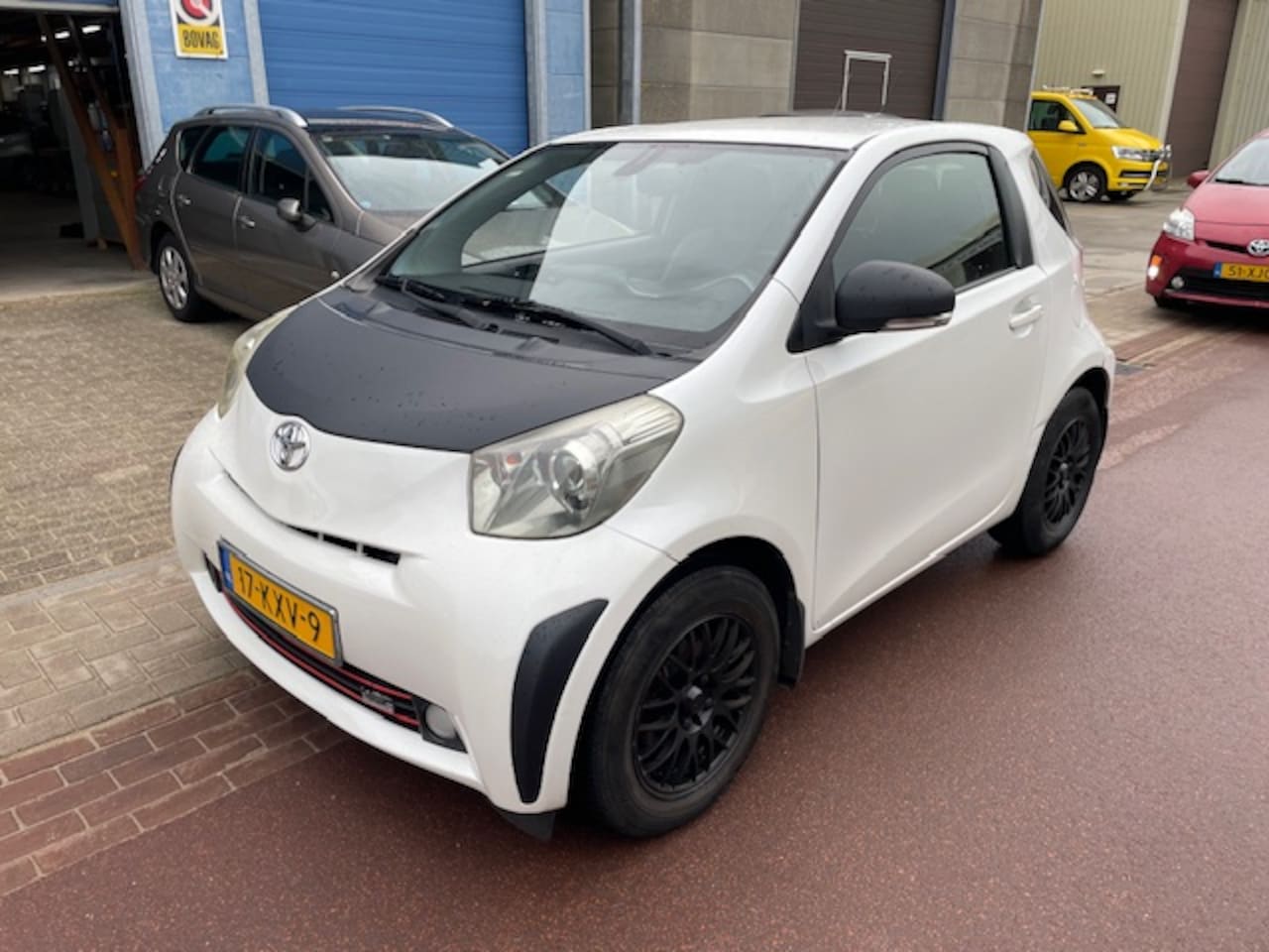 Toyota iQ - 1.0 VVTi Aspiration 201.431km NAP Keyless + Clima Leuke en zuinige auto met leuke sportiev - AutoWereld.nl