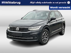 Volkswagen Tiguan - 1.4 TSI 245PK eHybrid Life / Digitale Cockpit / Zwenkbare Trekhaak / Stuur + Stoelverwarmi