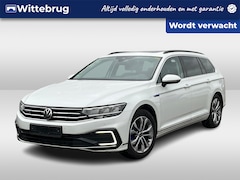 Volkswagen Passat Variant - 1.4 TSI PHEV GTE Business / 17" LMV / Digitale Cockpit / Zwenkbare Trekhaak / Panoramdak /