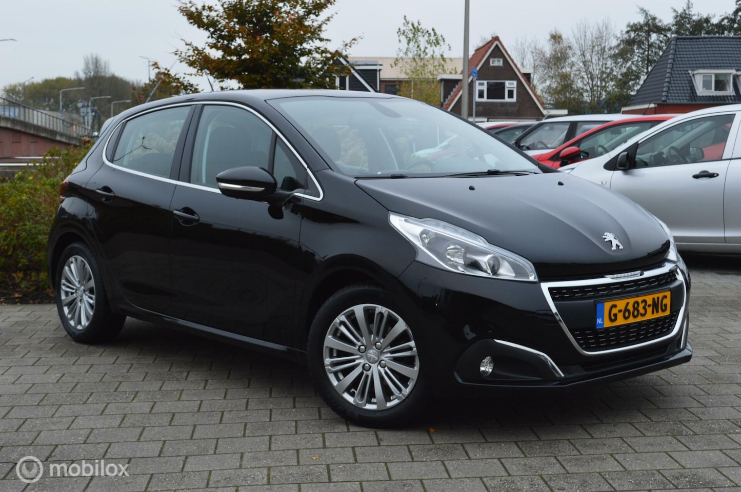 Peugeot 208 - 5drs 1.2 110pk Blue Lease Allure - AutoWereld.nl