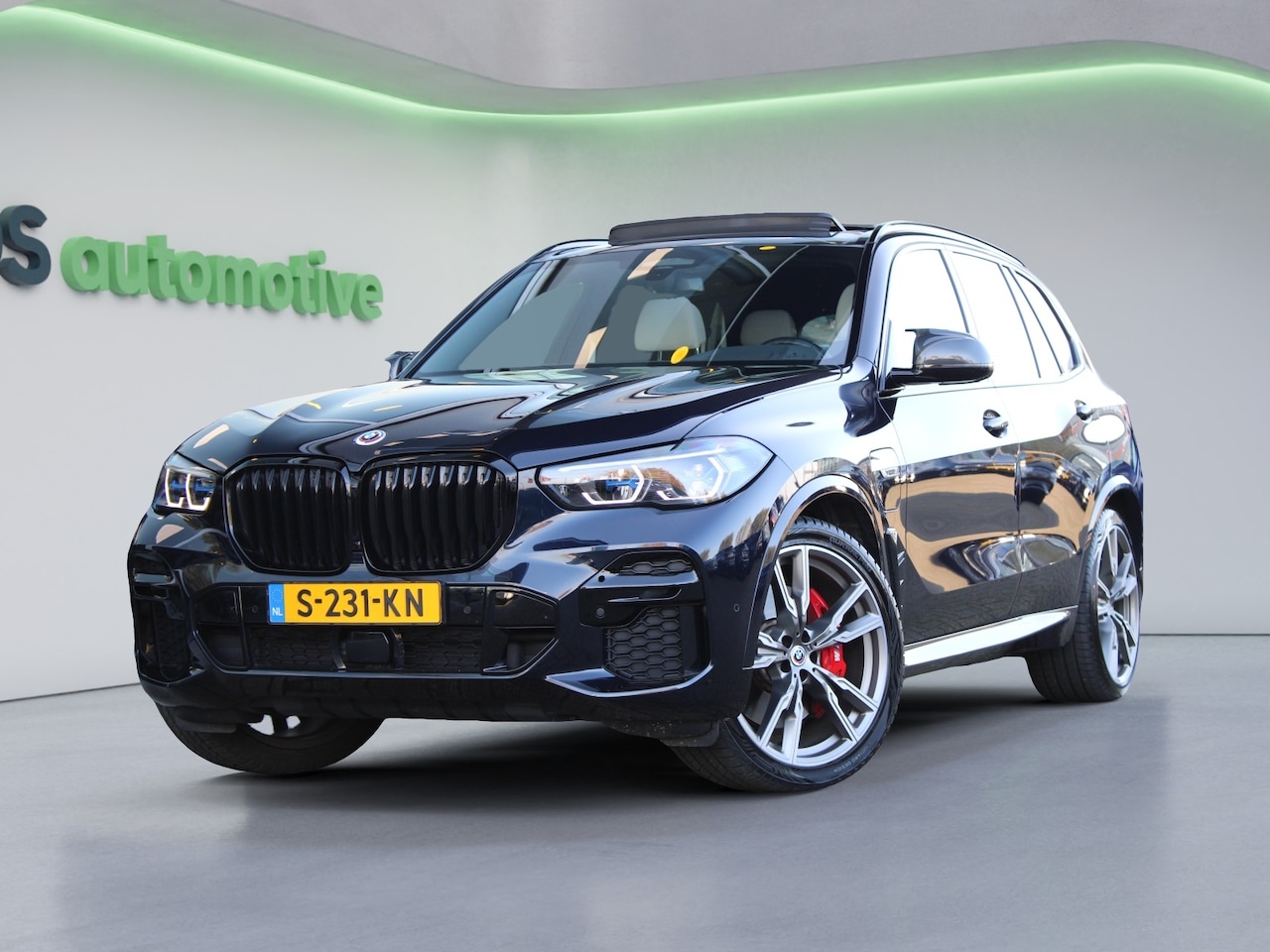 BMW X5 - xDrive45e High Executive | VOL! | PANO | HUD | INDIVIDUAL | SOFT CLOSE | LUCHTVERING | H&K - AutoWereld.nl