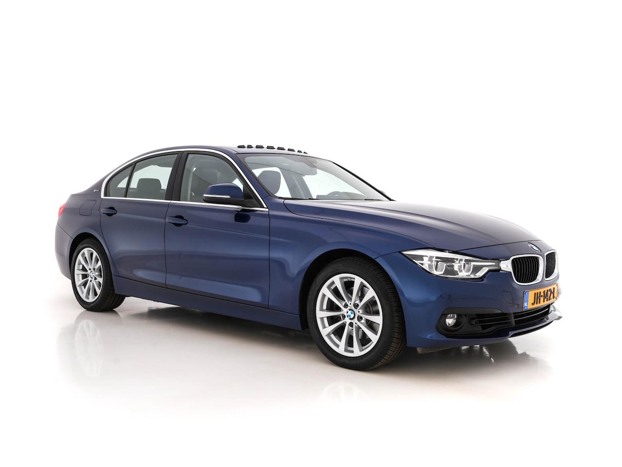 BMW 3-serie - 330e Centennial High Executive Aut. *PANO | FULL-LED | DAKOTA-FULL-LEATHER | MEMORY-PACK | - AutoWereld.nl