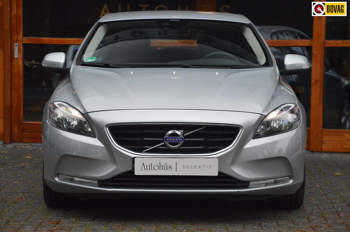 Volvo V40 - 1.6 T4 Automaat | Lederen bekleding | Start/Stop Systeem | Parkeer sensoren | - AutoWereld.nl