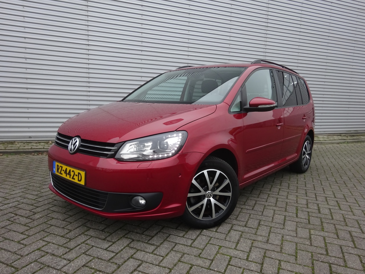 Volkswagen Touran - 1.6 TDI Highline BlueMotion Automaat Navi / Trekhaak / Led - AutoWereld.nl