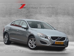 Volvo S60 - 2.0T Intro Edition | Navigatie | Leer | Lane assist | BLIS | Stoelverwarming | NL auto |