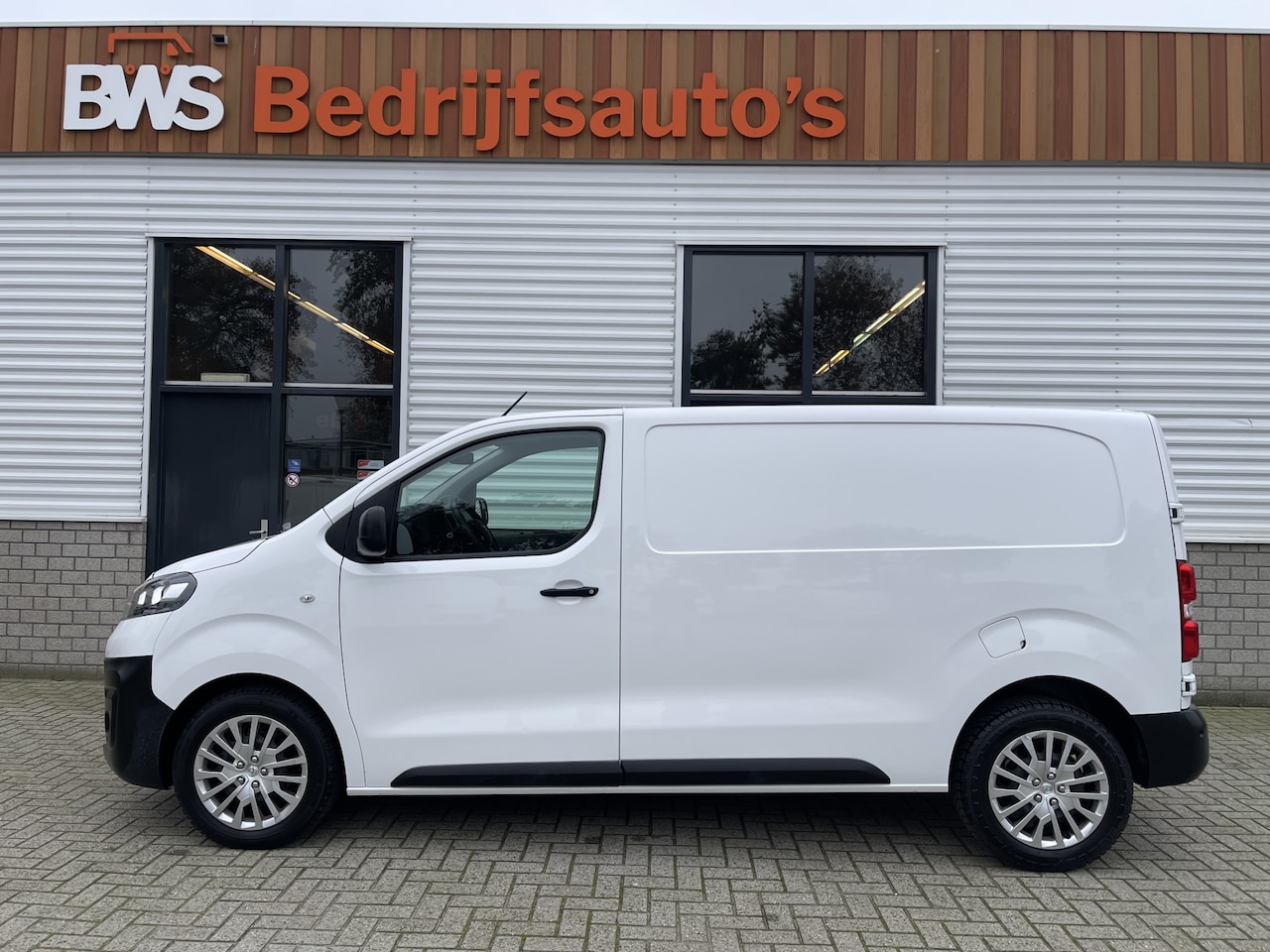 Opel Vivaro - 2.0 CDTI 122pk L2H1 Edition / vaste prijs rijklaar € 13.950 ex btw / lease vanaf € 256 / a - AutoWereld.nl