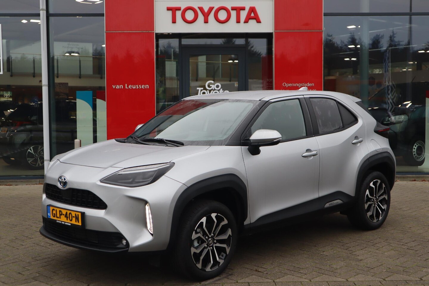 Toyota Yaris Cross - 1.5 HYBRID DYNAMIC+ STOEL/STUURVERW PARK-SENSOREN APPLE/ANDROID CLIMA AD-CRUISE 17" LM-VEL - AutoWereld.nl