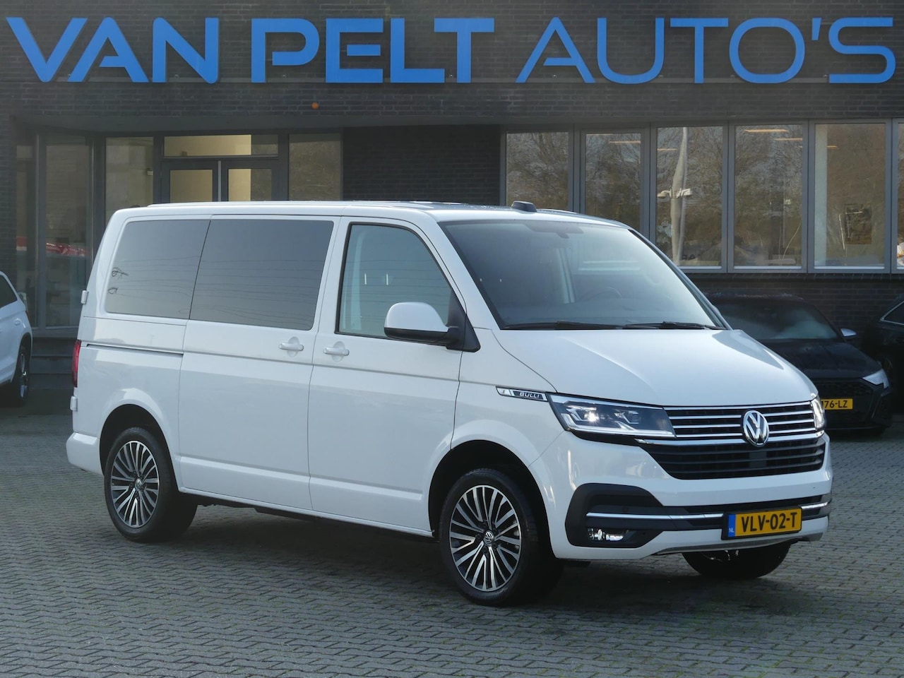 Volkswagen Transporter - 2.0 TDI 204PK DSG Automaat Bulli / Virtual / Carplay - AutoWereld.nl