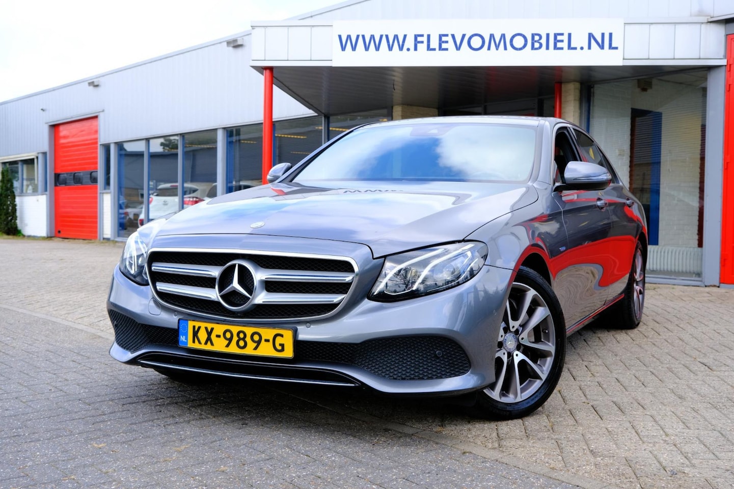 Mercedes-Benz E-klasse - 350 e Aut. Half Leder|LED|LMV|Cam|ParkAssist - AutoWereld.nl