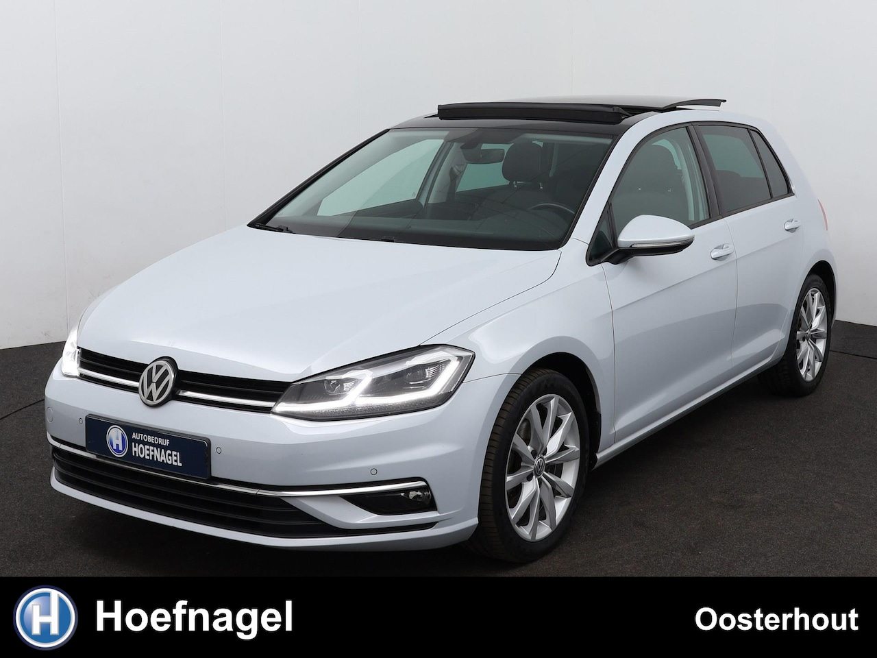 Volkswagen Golf - 1.4 TSI Highline Automaat | Adaptive Cruise Control | Panoramadak | Camera | Parkeersensor - AutoWereld.nl