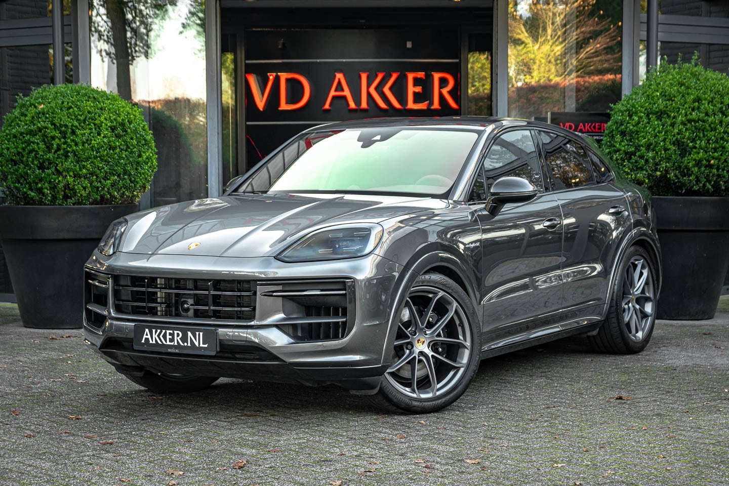 Porsche Cayenne Coupé - E-HYBRID LICHTGEWICHT CARBON+LUCHTVERING+22INCH - AutoWereld.nl