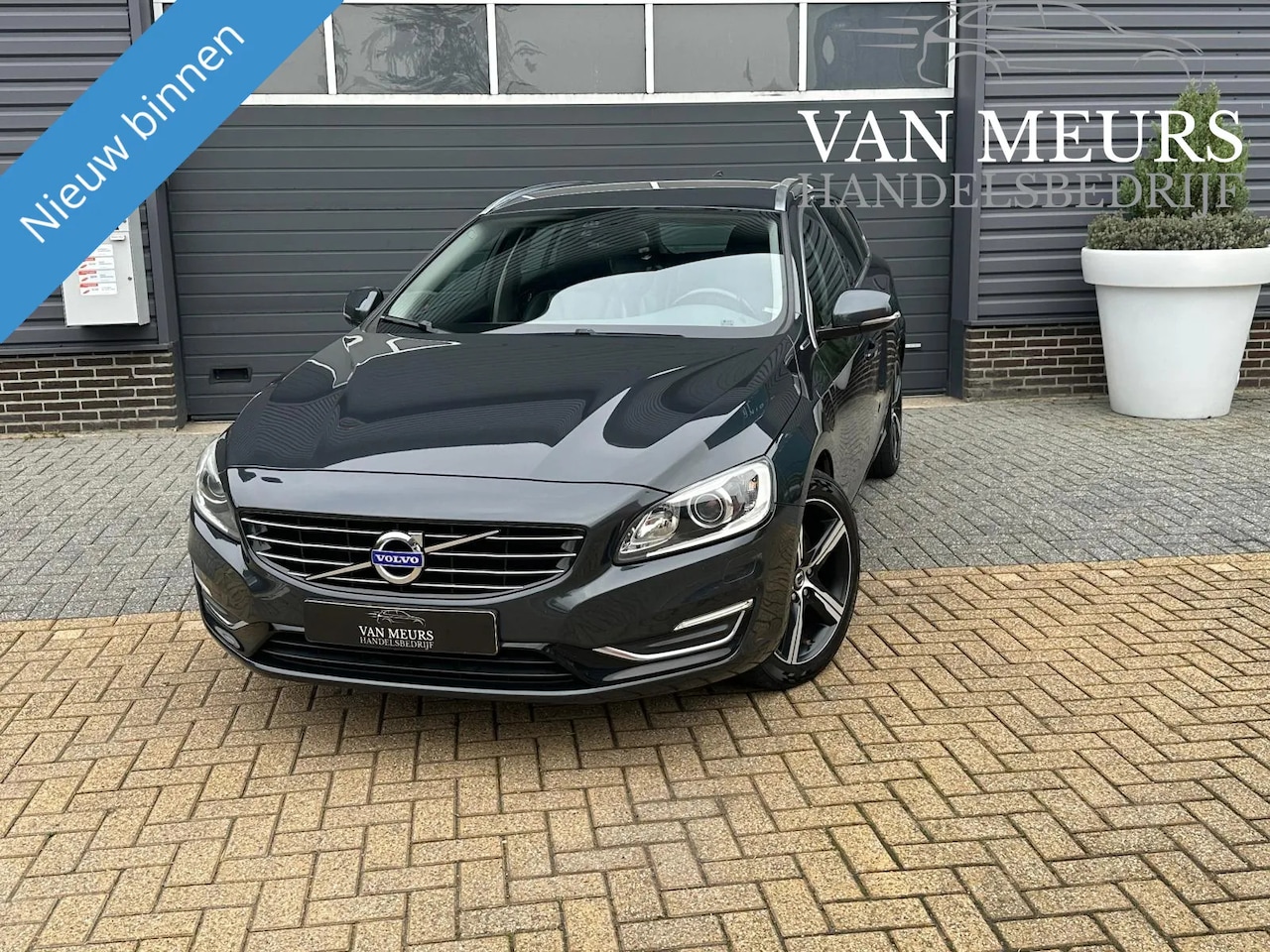 Volvo V60 - 2.4 D6 AWD Plug-In Hybrid Summum 2.4 D6 AWD Plug-In Hybrid Summum, trekhaak, automaat, leder, apk 08-2025 - AutoWereld.nl