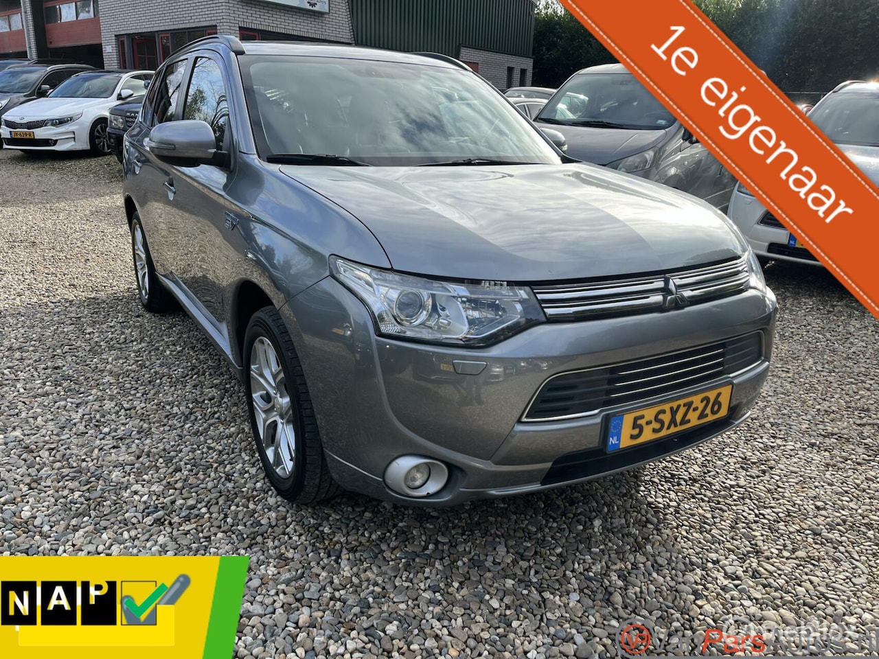 Mitsubishi Outlander - 2.0 PHEV instyle 2.0 PHEV Instyle+,1e eigenaar,Full opties - AutoWereld.nl