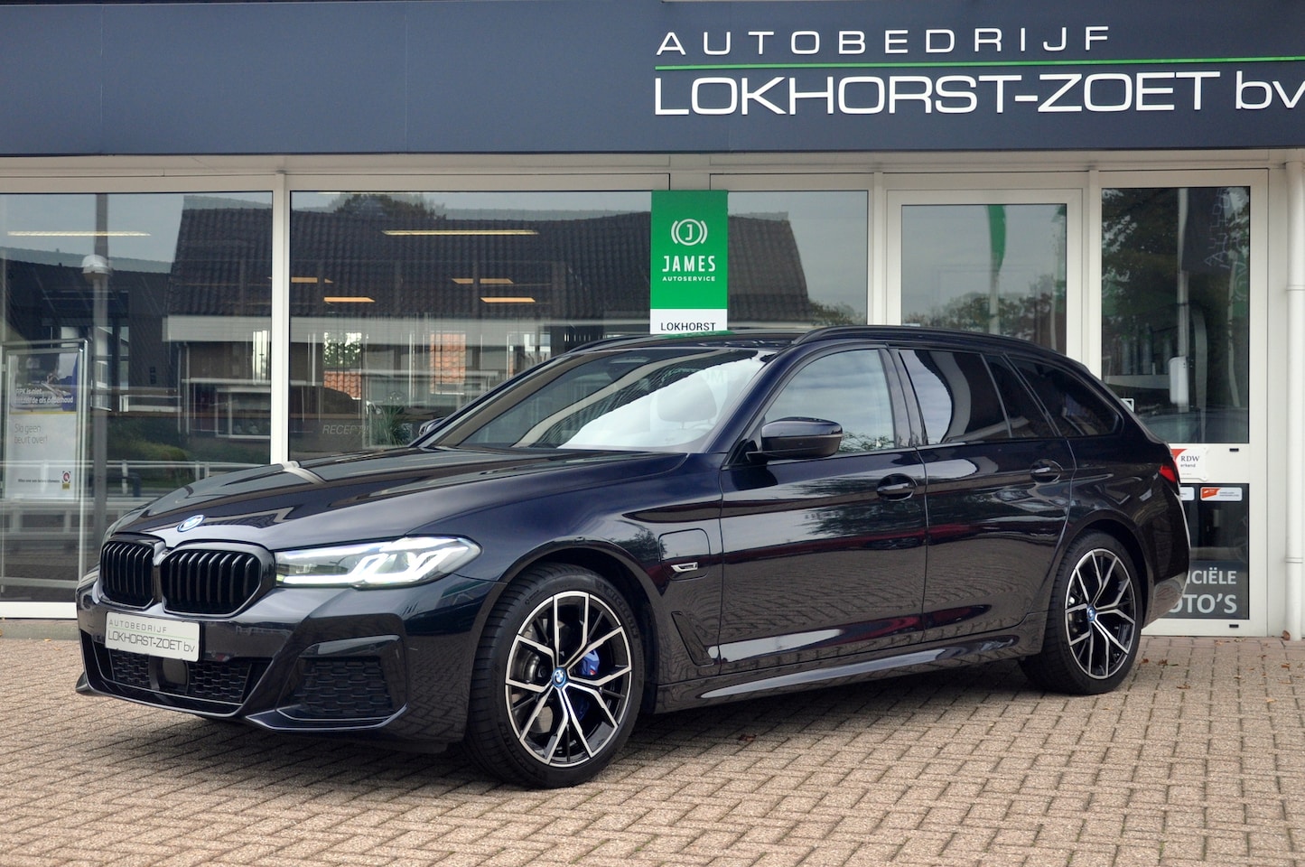 BMW 5-serie Touring - 530e High Executive M-Sport Hybride | Adaptive CC | Trekhaak | Zeer mooie staat! - AutoWereld.nl