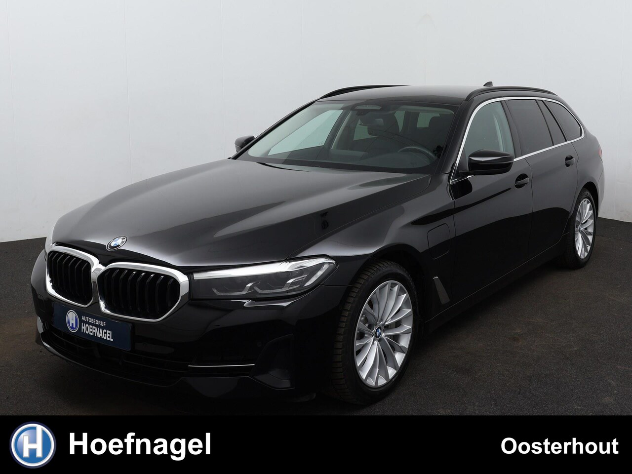 BMW 5-serie Touring - 530e Sport Line Automaat | Navigatie | Virtual Cockpit | Adaptive Cruise Control | Camera - AutoWereld.nl