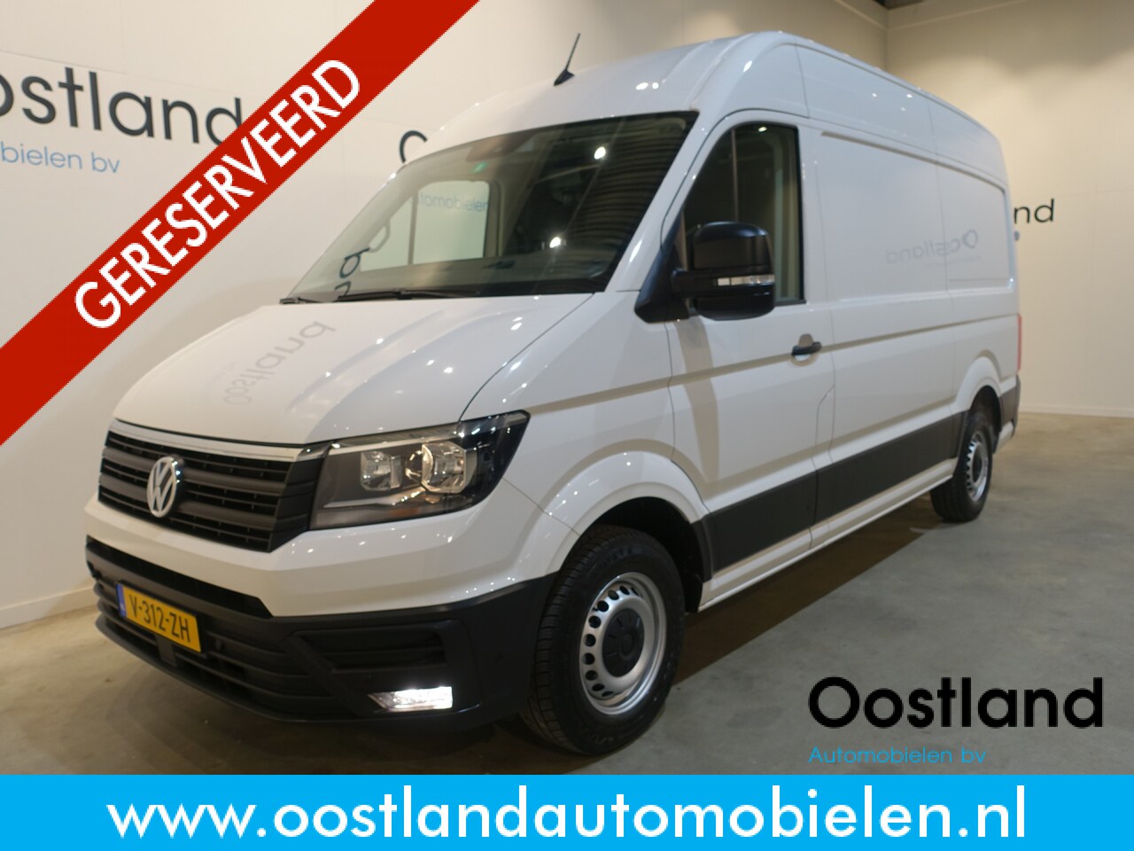 Volkswagen Crafter - 35 2.0 TDI 140 PK L3H3 / Euro 6 / Airco / Cruise Control / Camera / Trekhaak 3.000 KG / Ca - AutoWereld.nl