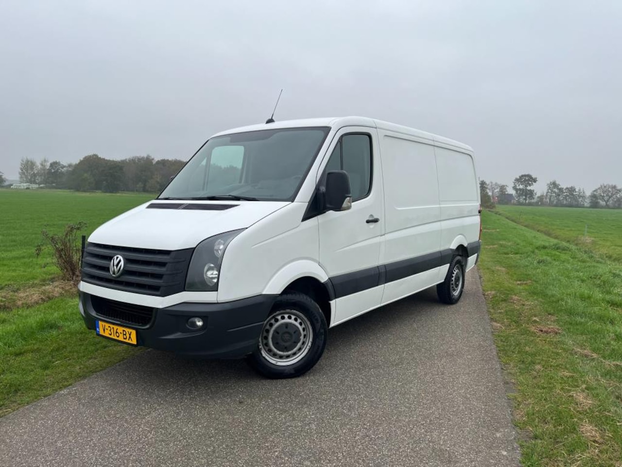 Volkswagen Crafter - 28 2.0 TDI L2H1 BM Airco Cruise - AutoWereld.nl