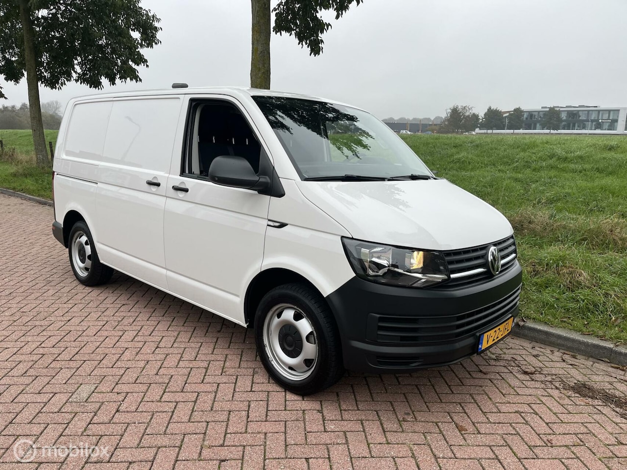 Volkswagen Transporter - 2.0 TSI Benzine + AC | Sortimo - AutoWereld.nl