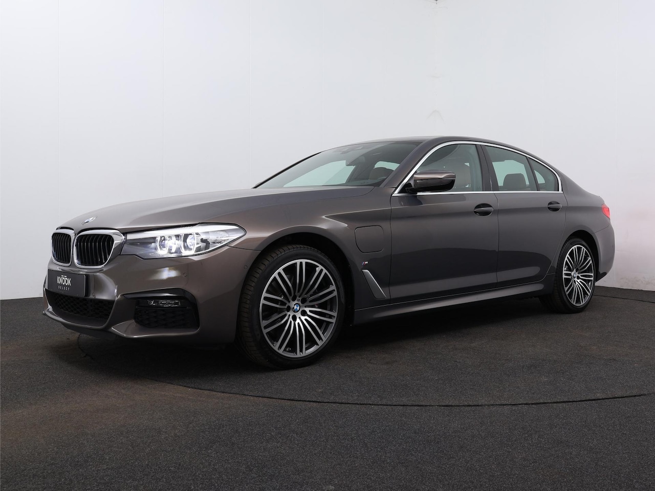 BMW 5-serie - 530e xDrive High Executive M-Sport | Individual | Schuif\Kantel | Comfortzetels - AutoWereld.nl